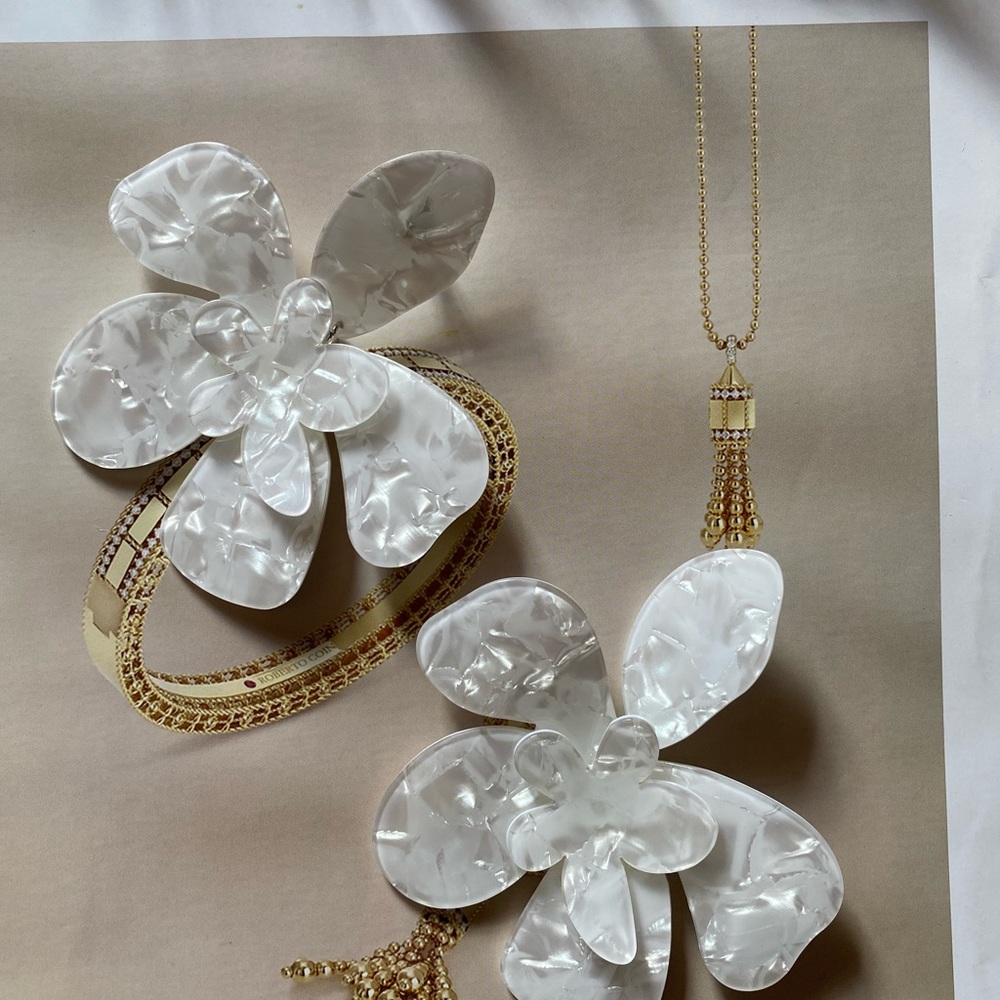 ❤️Zara Beautiful statement piece vacation, flower earrings🌸